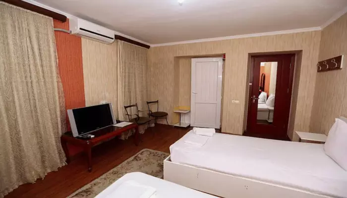 هتل ایساکا تفلیس